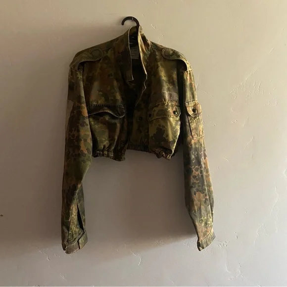**SOLD** Nasty Gal cropped army military jacket S/M - Picture 2 of 10
